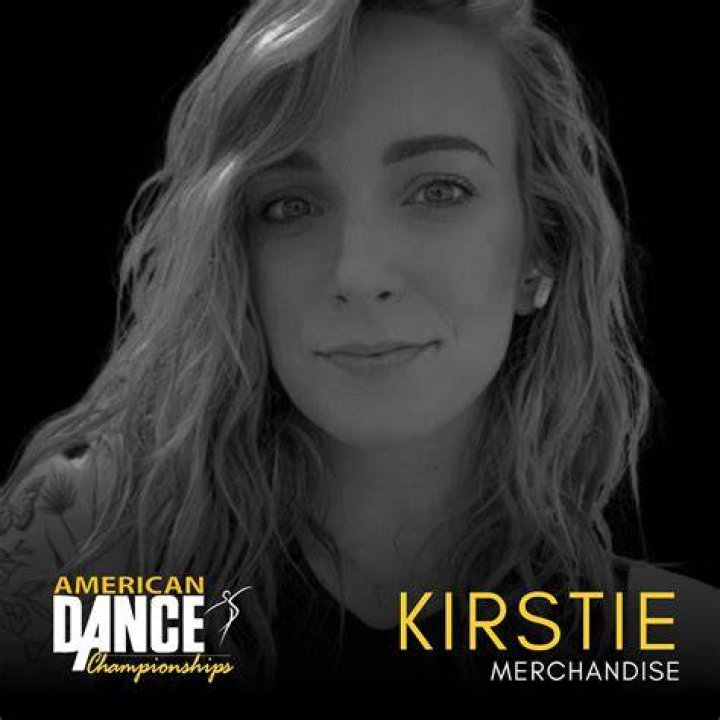  Kirstie gets a special dance from Dan Osborne