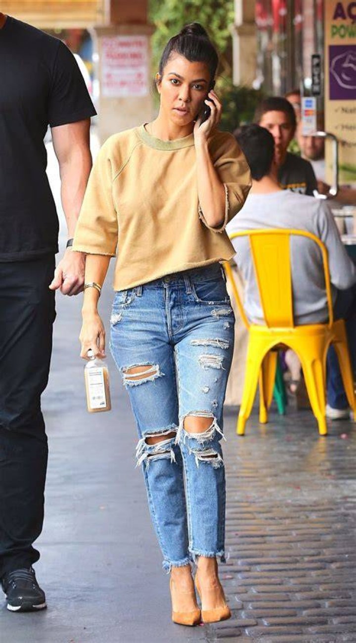  Kourtney Kardashian looked amazing for dinner last night