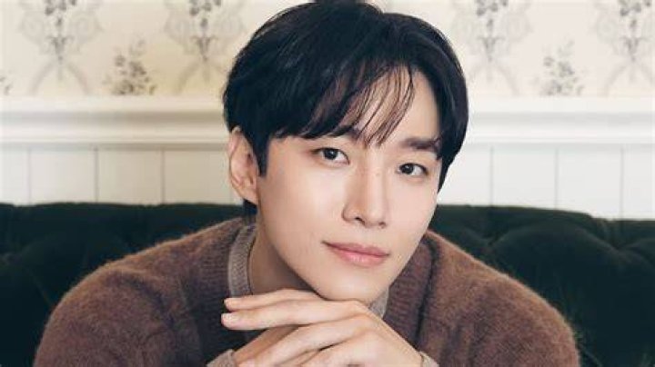 Lee Jun Ho confessed his feelings for Yoona on air after refuting