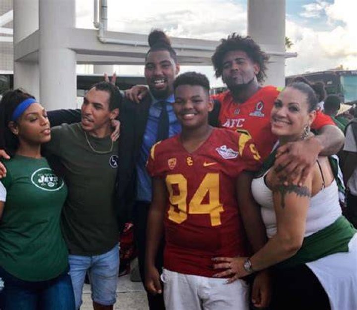 Leonard Williams With His Family Members