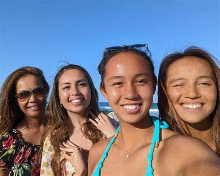 Leylah Fernandez With Her Family 