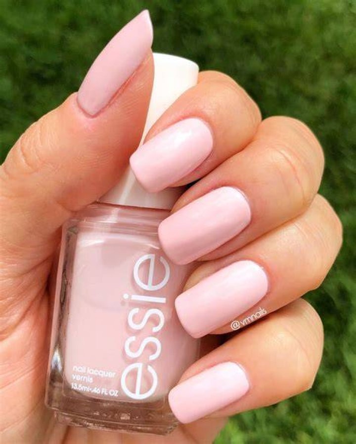 Light Pink Gel Nail Polishes That Look Elegant Yet Chic 