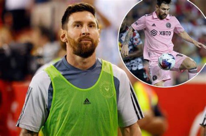 lionel-messi-on-duty-for-psg