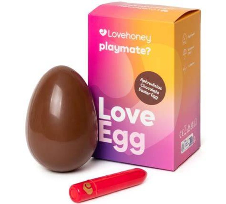 Lovehoney says ' the Powerful Pocket Vibrator features 4 interchangeable heads for an ever-changing array of stimulation'