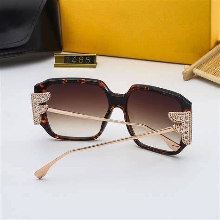 Luxury Sunglasses for Women to Flaunt this Summer!