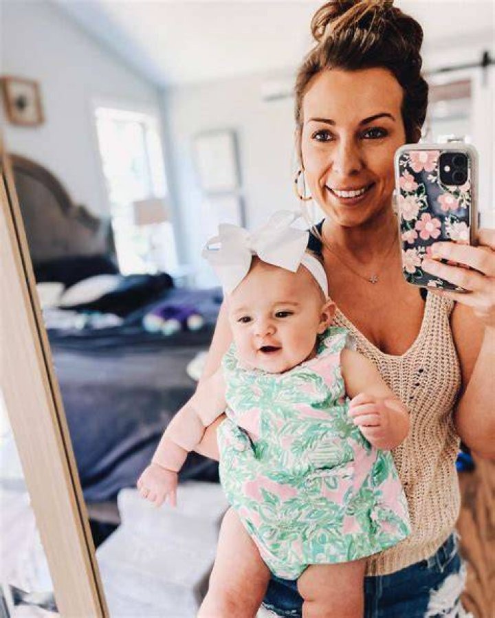 Mackenzie Edwards IG selfie March 2019