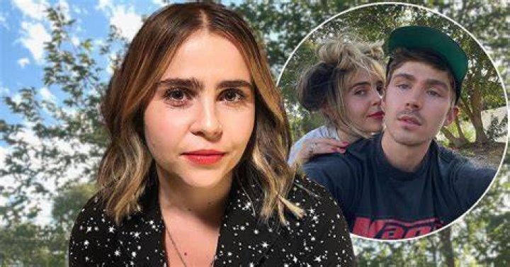Mae Whitman Boyfriend Her Secret Love Life and Support for the LGBTQ+