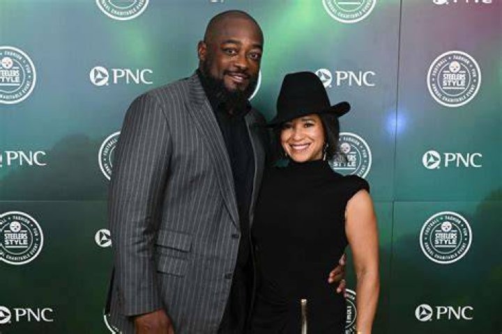 Mike Tomlin with his wife and son