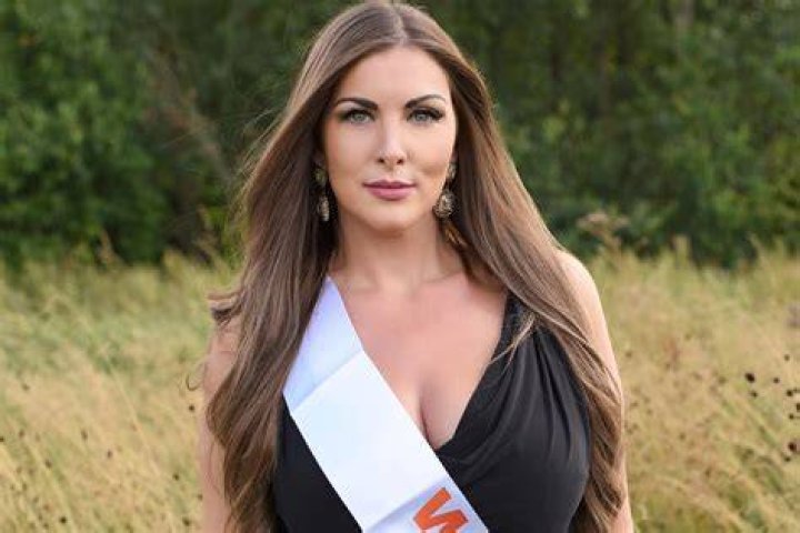  Model Daniella Allfree pictured with darts legend Phil Taylor