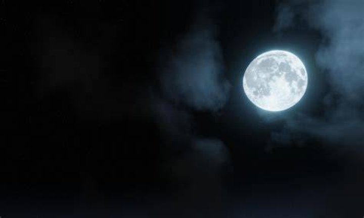 moon-shining-photo