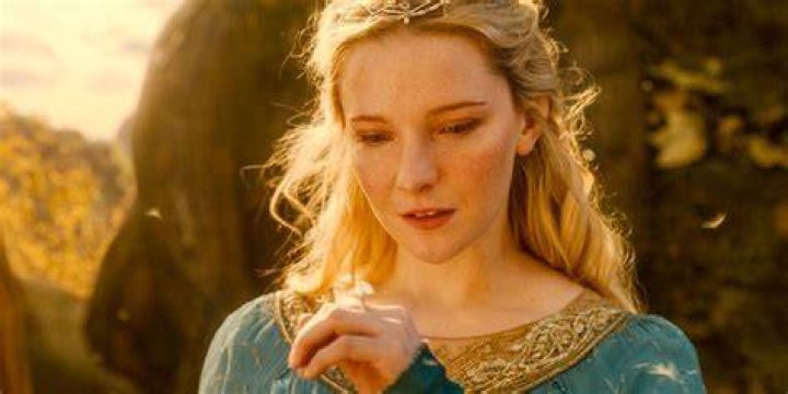 Morfydd Clark as Galadriel in The Rings of Power episode 8