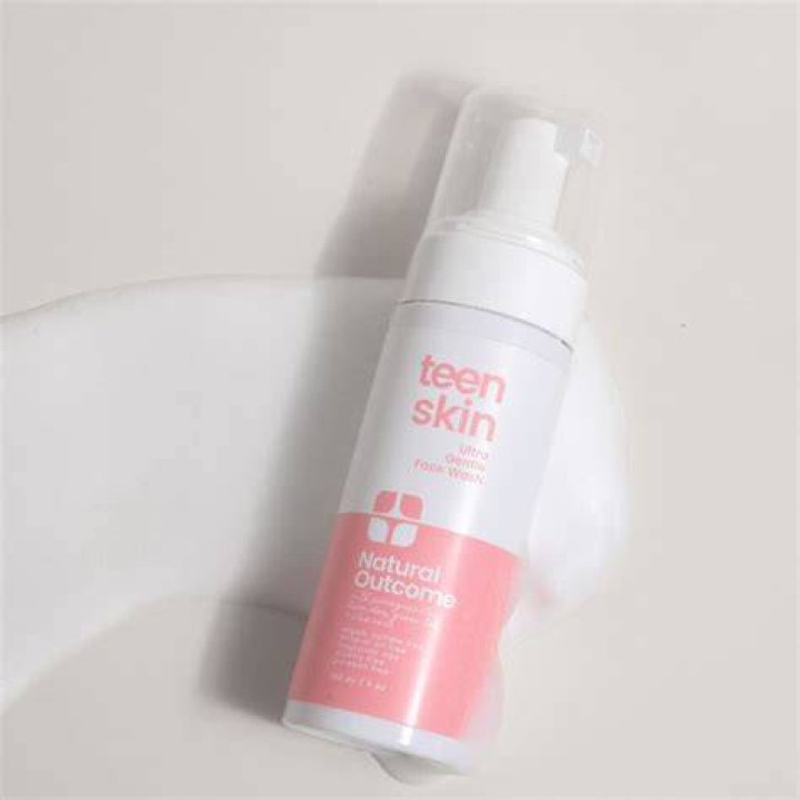 Natural Outcome Teen Skin Gentle Clarifying Face Wash
