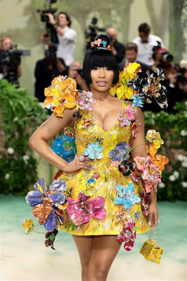 Nicki Minaj's Butt Can Officially Cover an Entire Cathedral