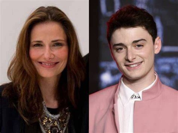 noah schnapp parents
