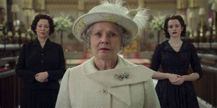 One scene in The Crown (right) is taken straight from Charles and Diana's visit to Australia (left)