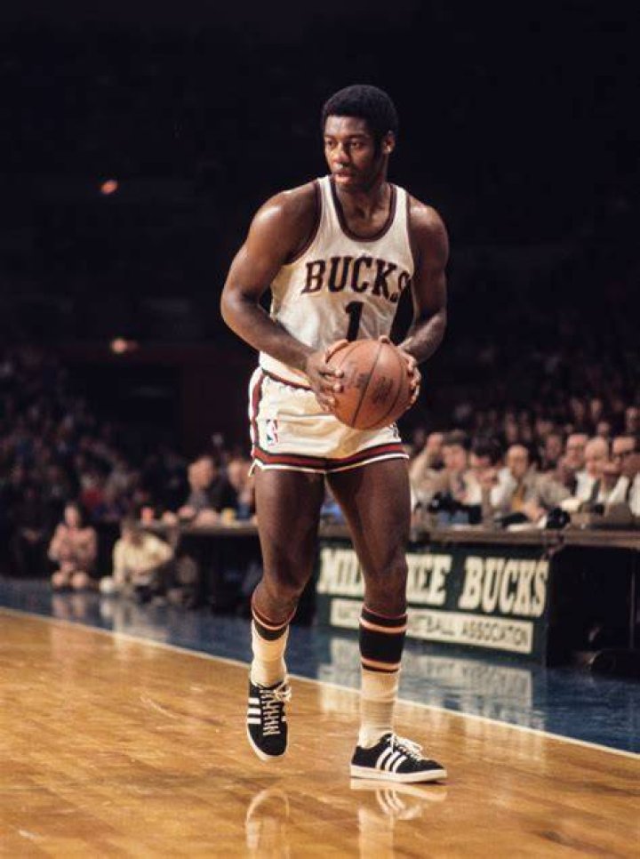 Oscar Robertson Playing