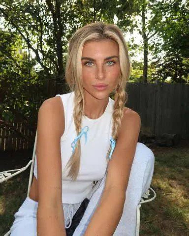 Paige Lorenze fans love her new hair.
