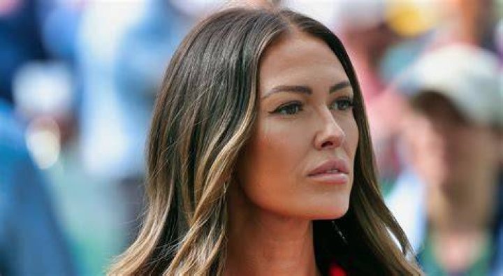 Paulina Gretzky leaves little to the imagination with this sexy naked picture