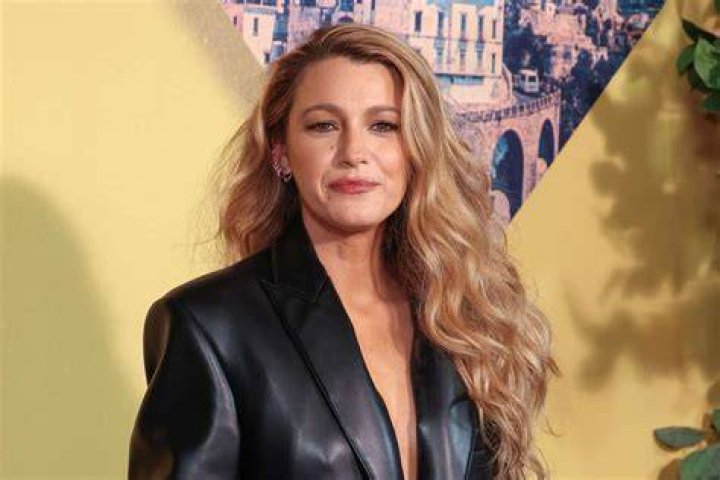 People Laugh at Blake Lively's Shoes Funny Gallery