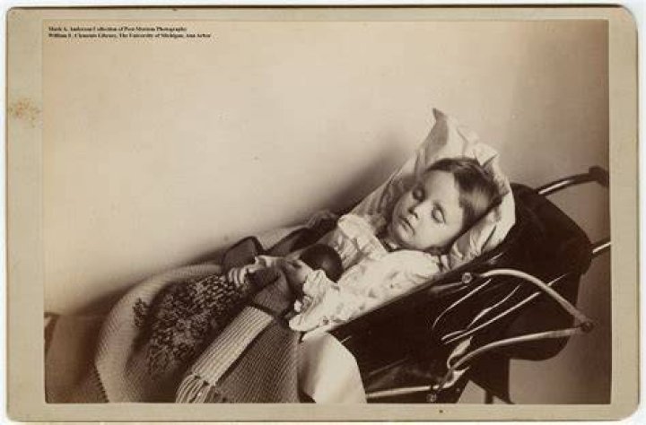 post-mortem photograph of John Hron