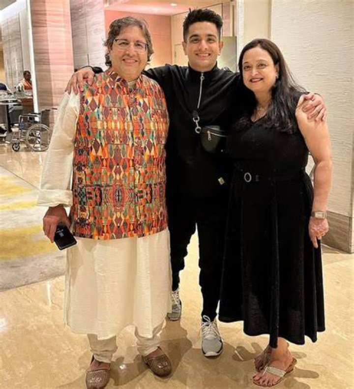 Ranveer Allahbadia (BeerBiceps) Parents, Age, Girlfriend, Height, Weight, Family & More 1 Ranveer Allahbadia Parents