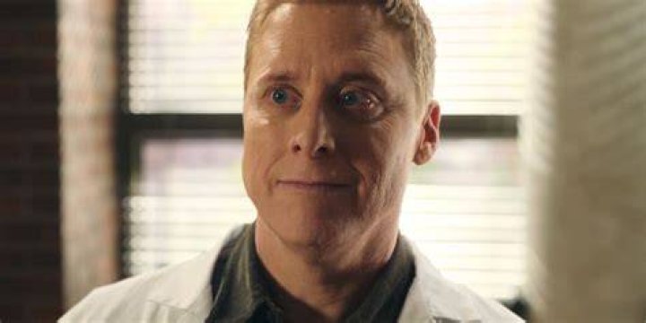 resident-alien-alan-tudyk-1246275.jpg