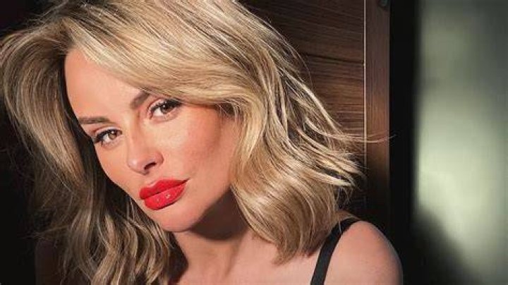  Rhian Sugden posted a sizzling underwear picture online