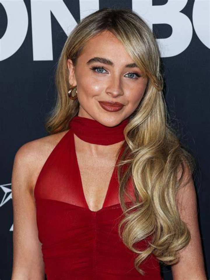 Sabrina Carpenters &bdquo;Nonsense&ldquo; erreicht Hot 100, gewinnt beim Streaming