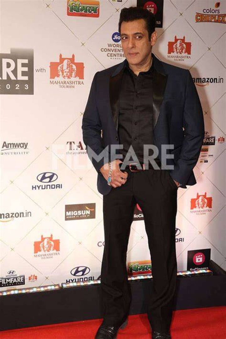  Salman Khan looks dapper in UNSEEN PIC with Anant Ambani, Bharat J Mehra