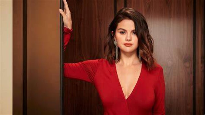 Selena Gomez Working For New Single Love On? Singer&rsquo;s Pics From Paris Spark Rumors