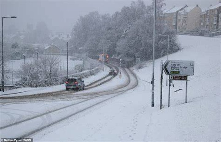  Snow fell heavily on the hills and mountains in Scotland and more is predicted to hit this weekend
