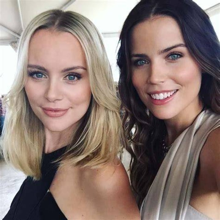 Sofia and Helena Mattsson on the red carpet.
