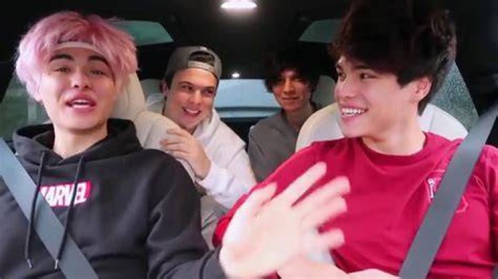 Tanner(StOkEs TwInS) getting kicked out of the car for 3 minutes
