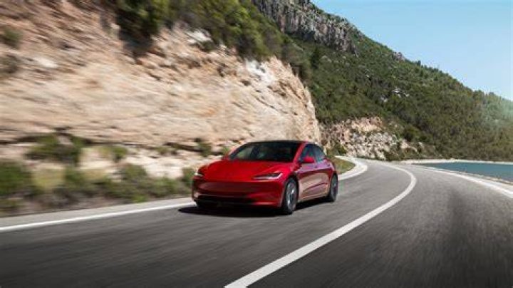 Tesla clears off debt of 2000 dollars to a pie shop ( Facebook )