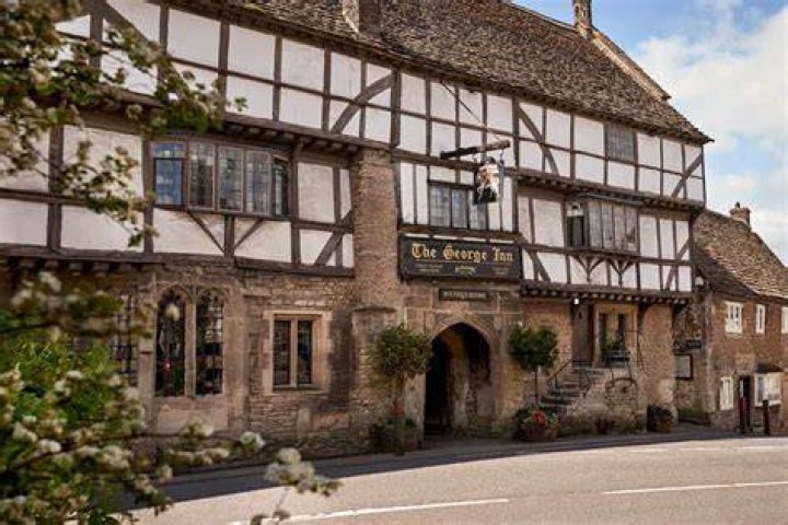 The George Inn claims to have held a licence to serve ale since 1397