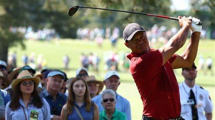 Tiger Woods gives tips to US Open champion Dustin Johnson
