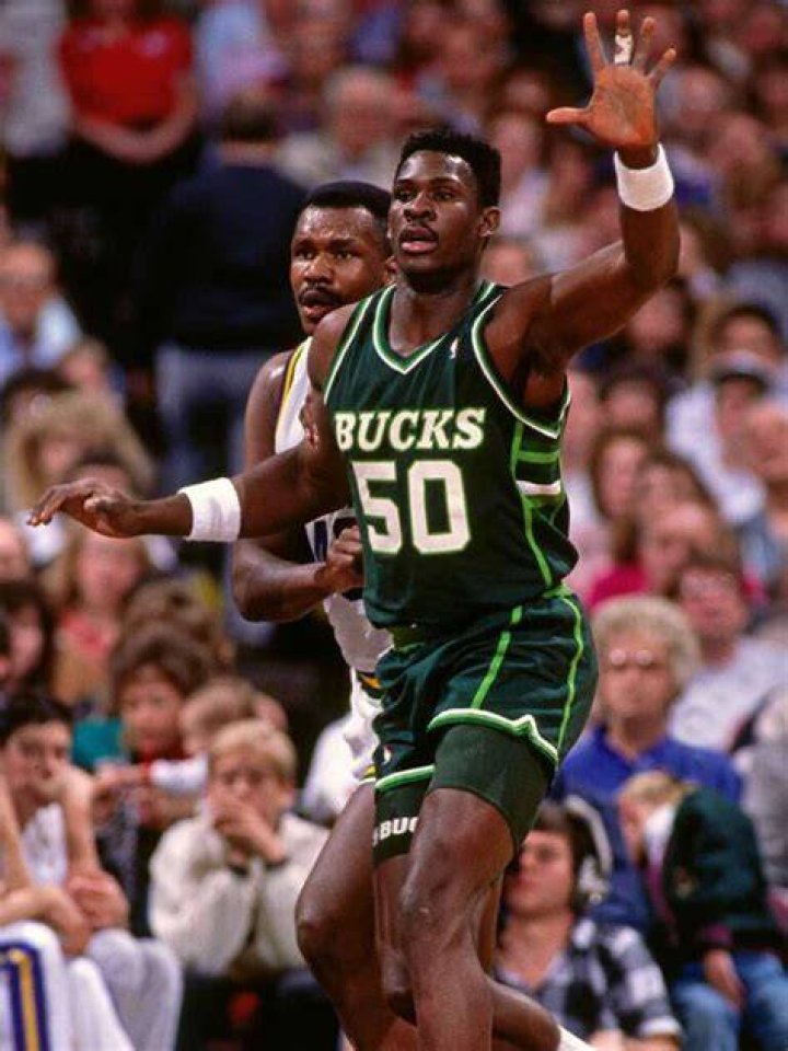 Tito Horford Playing For Milwaukee Bucks 