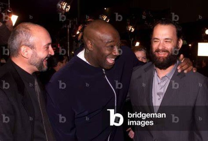 Tom Hanks and Michael Clarke Duncan looking down the hall