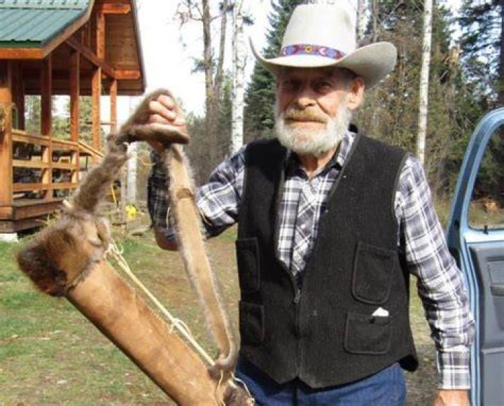 Tom Oar pulling an arrow back from a bow in a promotional Mountain Men photo