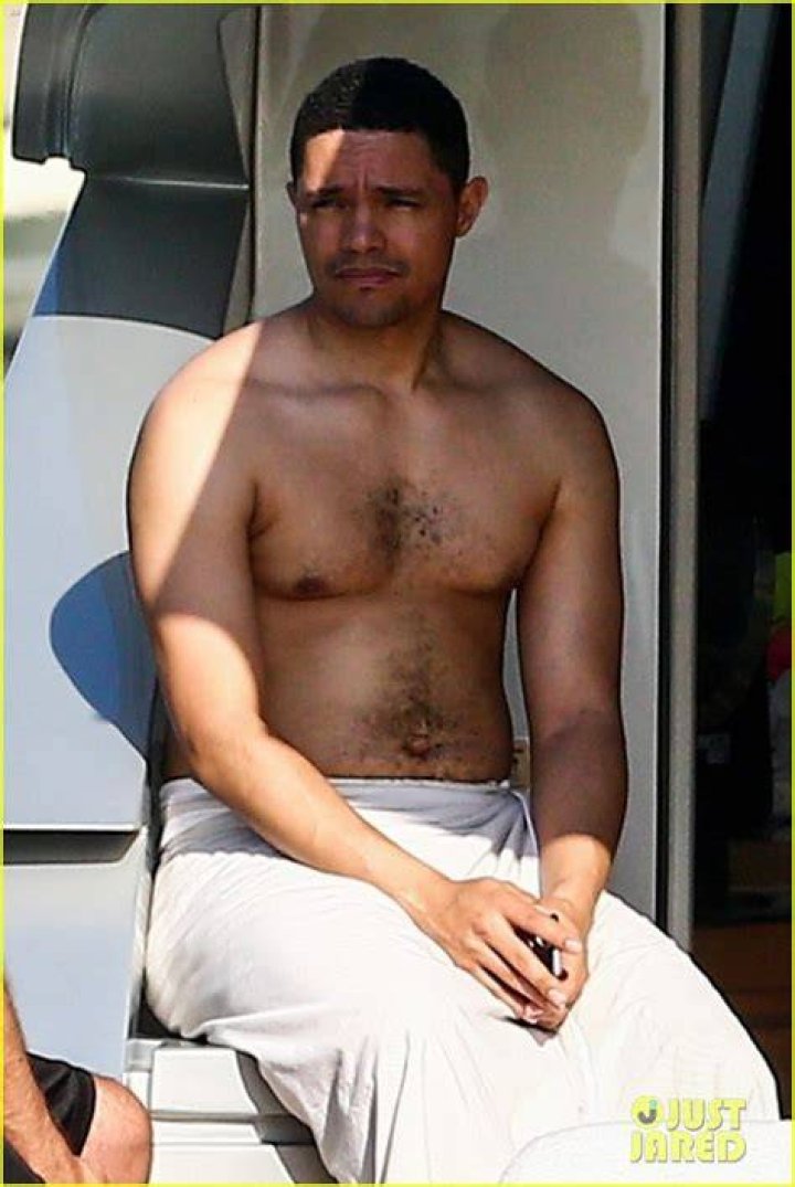 Trevor Noah Goes Shirtless on Yacht in Miami! Photo 4258086