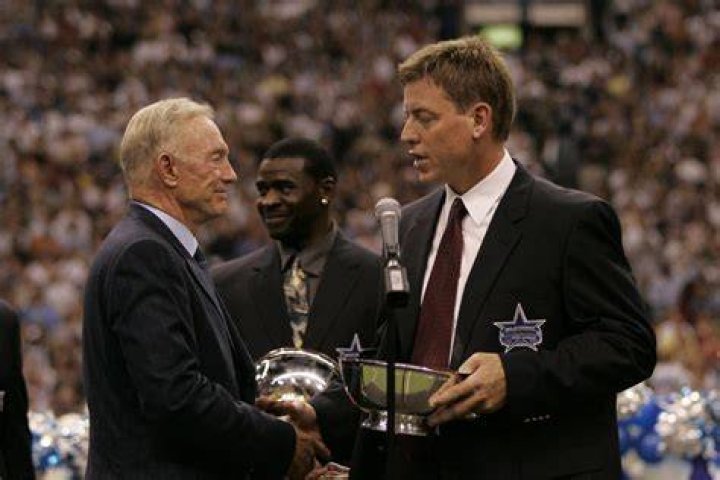 Troy Signing For The Cowboys