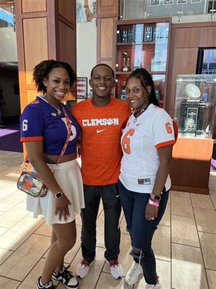 Tyler Brown Pictured With His Sisters