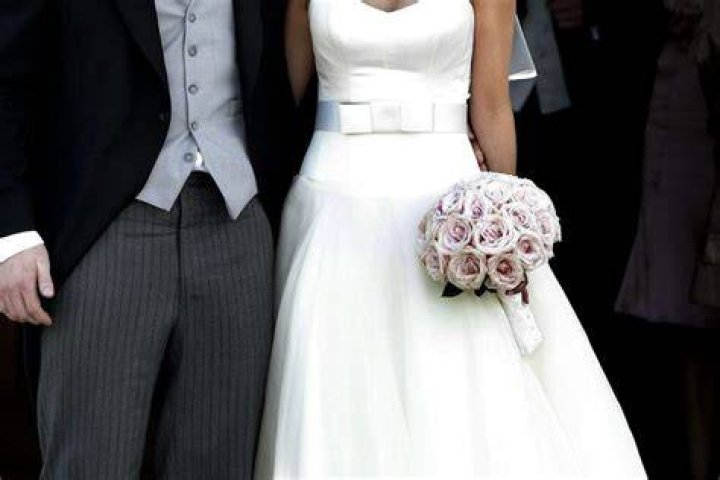  Wedding shamers compared Laura's ring to a 'toy'