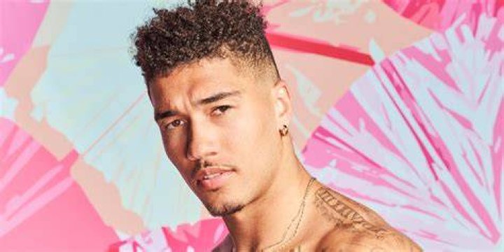 Wes Ogsbury on Love Island USA
