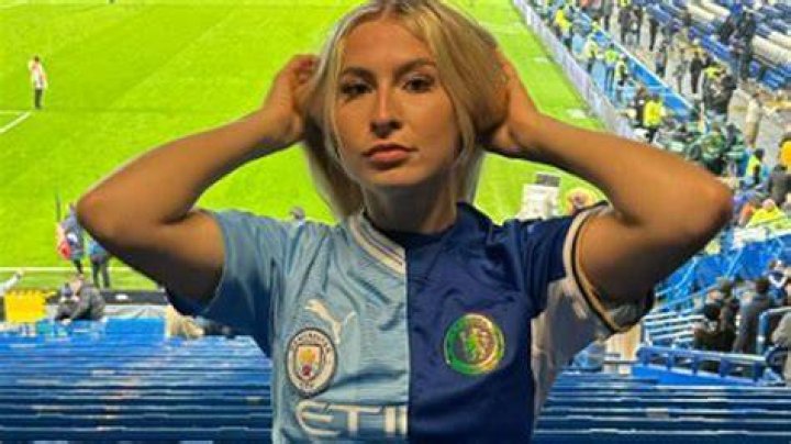 Wett, who supports Chelsea, sported half a Man City shirt