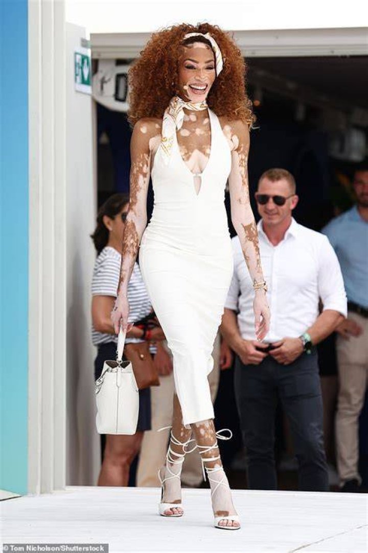  Winnie dazzled as she arrived at the Met Gala