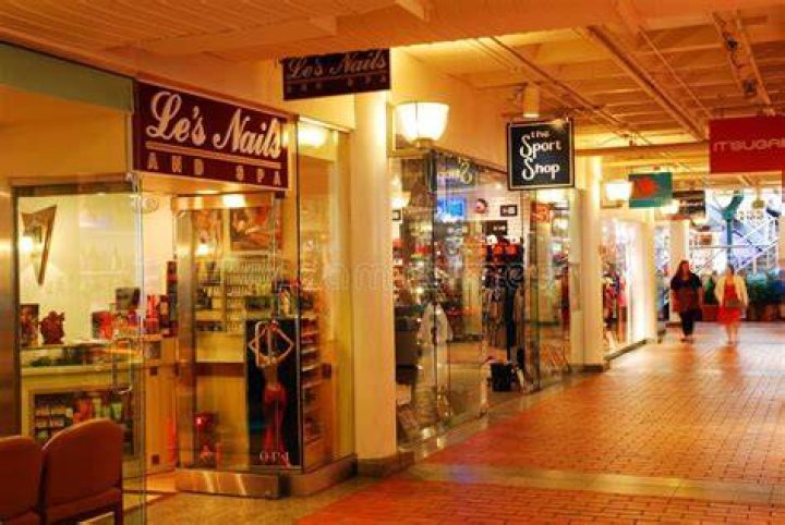 With shops desperate to entice tourists, there&rsquo;s discounts everywhere