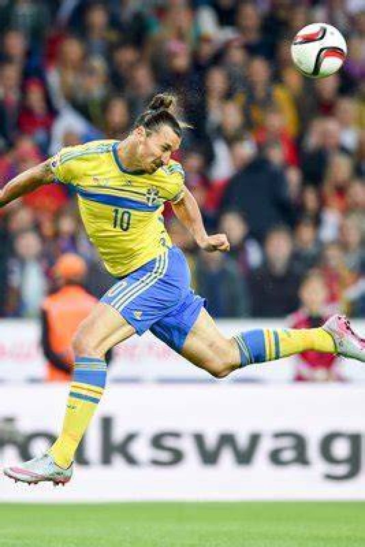 zlatan-heading-the-ball